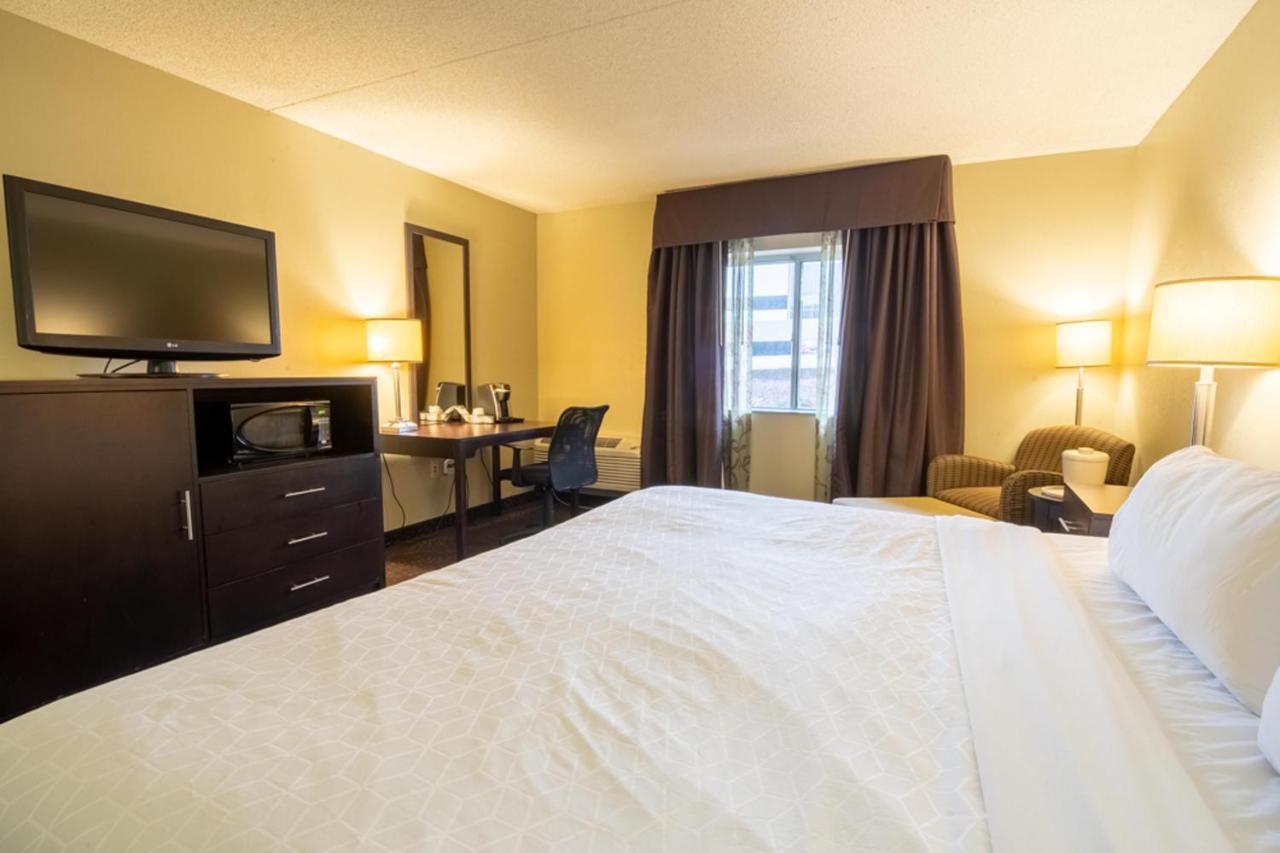 Holiday Inn Express Hotel & Suites Pittsburgh Airport By Ihg Robinson Township المظهر الخارجي الصورة