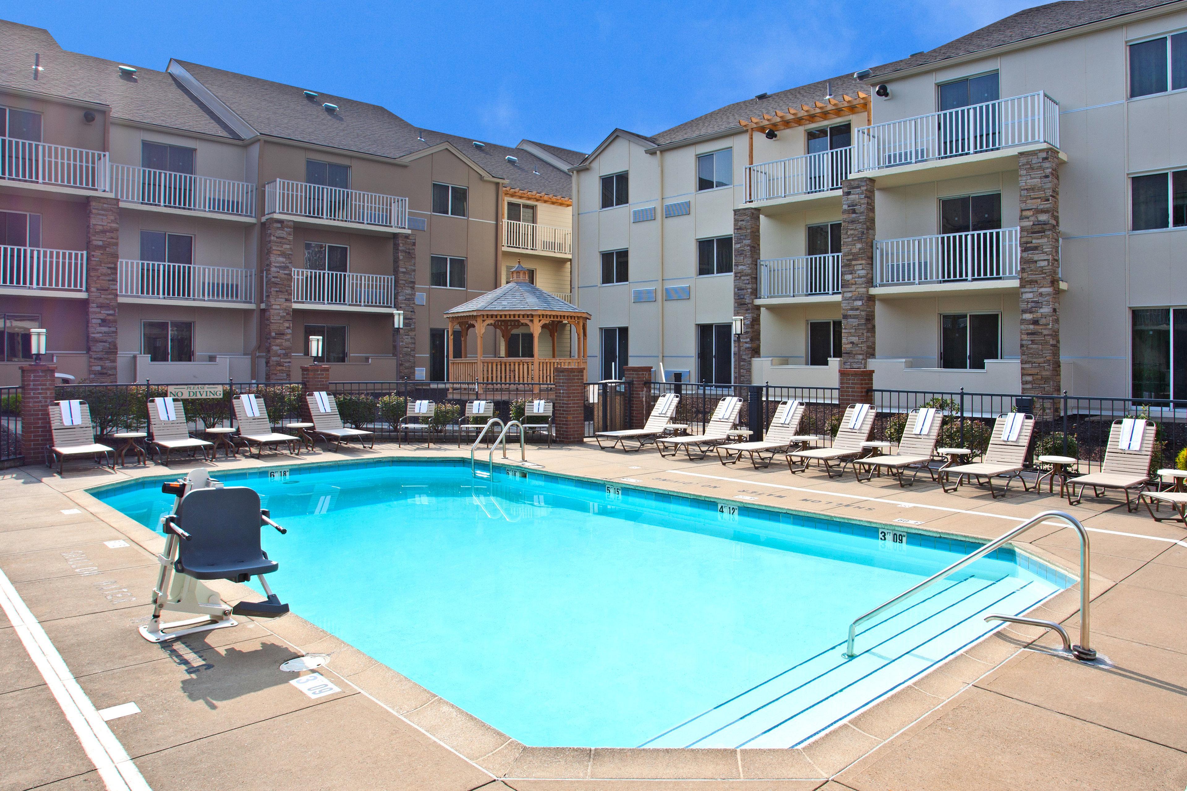 Holiday Inn Express Hotel & Suites Pittsburgh Airport By Ihg Robinson Township المظهر الخارجي الصورة